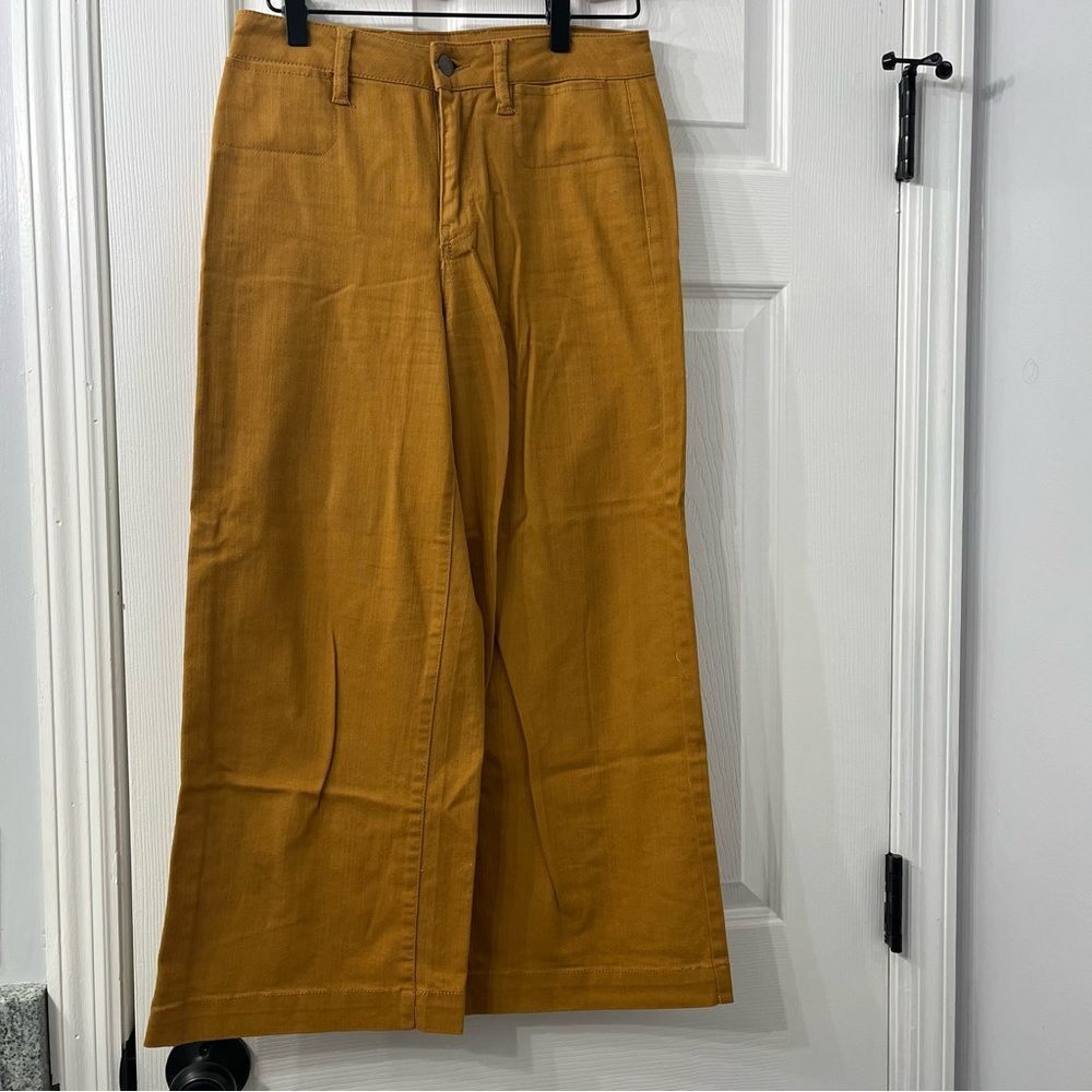 Harper Heritage High Rise Wide Leg Crop Jeans •
Size 26